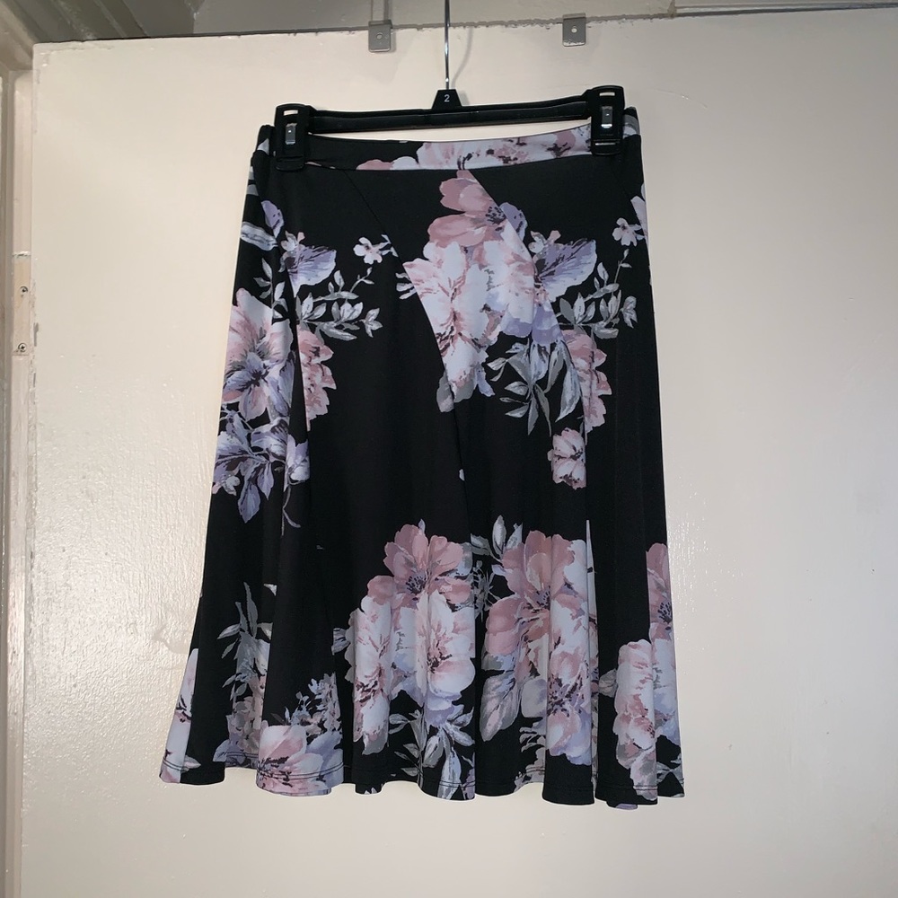 Black Floral midi skirt ✨